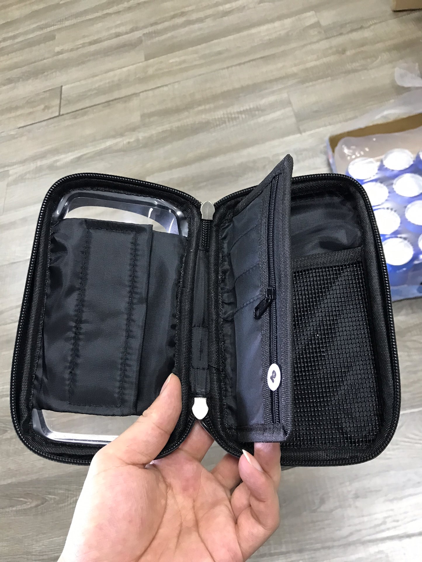 حامل موبايل وتربروف تاتش و حافظ للكروت